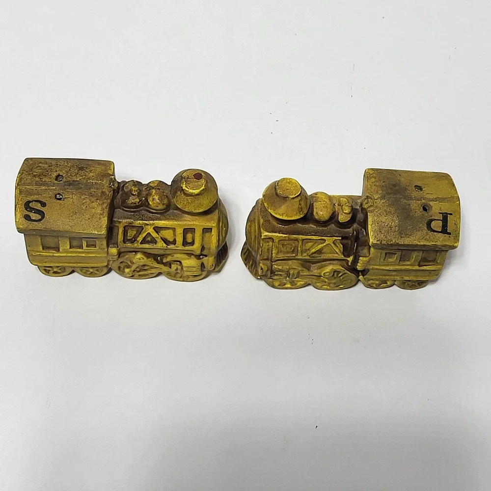Vintage Train Engine Salt and Pepper Shakers Gold Ceramic Locomotive Made Japan*